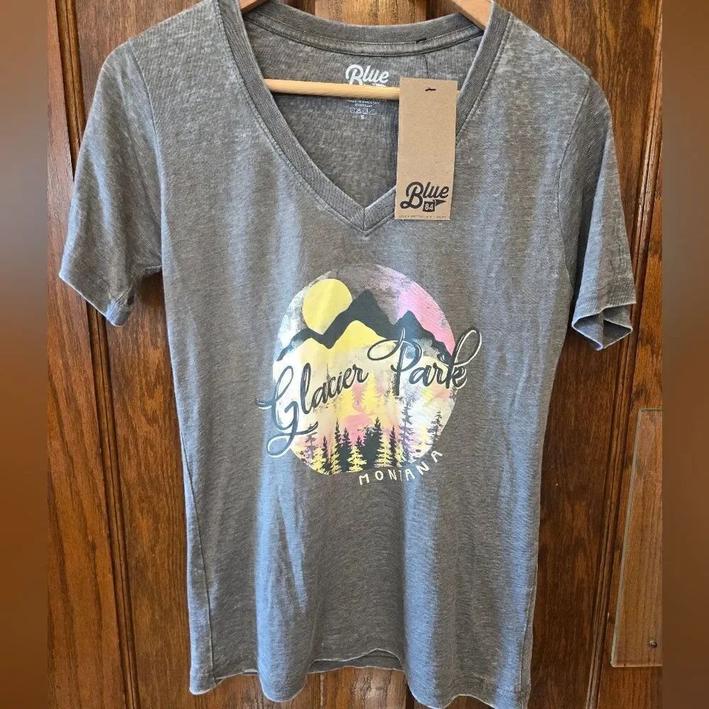 Glacier Park Montana V Neck Tee SMALL NWT